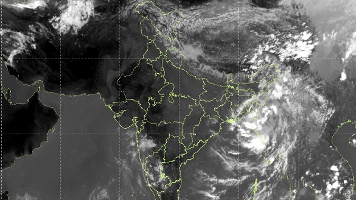 अरब सागर से बंगाल की खाड़ी तक सक्रिय साइक्लोनिक सर्कुलेशन, 14 राज्यों में अलर्ट 2 अरब सागर से बंगाल की खाड़ी तक सक्रिय साइक्लोनिक सर्कुलेशन का प्रभाव