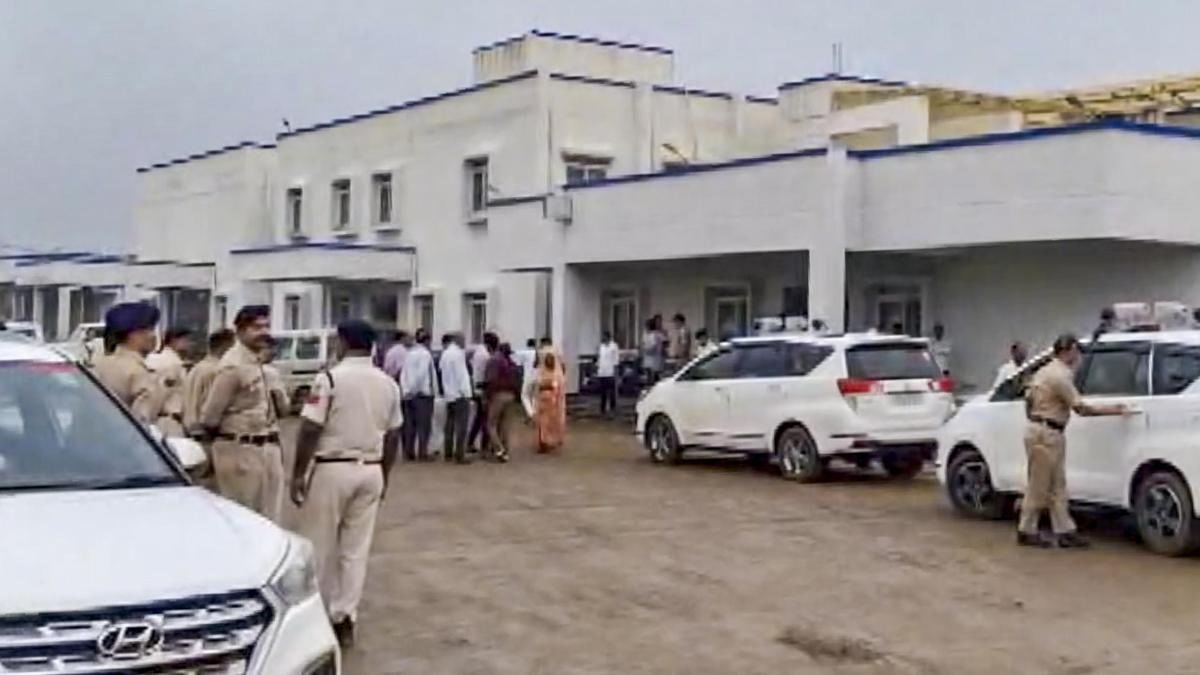 देवास में 20 दिनों में 13 मौतें, जहरीली शराब का आरोप