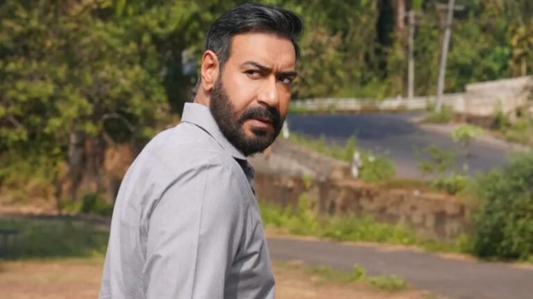 दृश्यम फिल्म का पोस्टर जिसमें अजय देवगन नजर आ रहे हैं