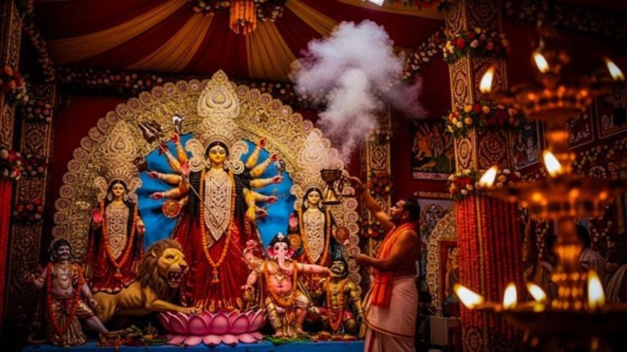 नवरात्रि में मां दुर्गा का हाथी पर सवार होकर आगमन, देश-दुनिया में पड़ेगा असर 1 मां दुर्गा का हाथी पर आगमन शारदीय नवरात्रि 2026 में शुभ संकेत