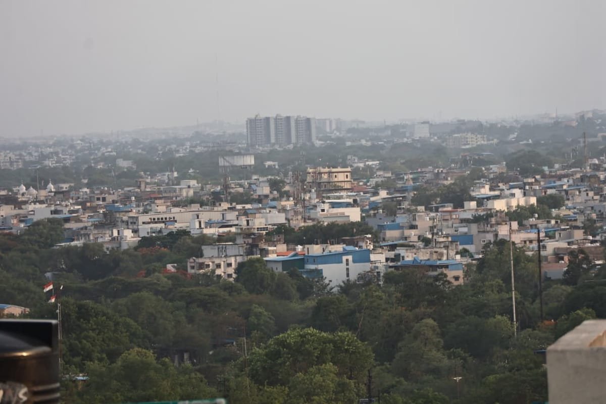इंदौर में फायर सेफ्टी जांच के दौरान सील किए गए भवन