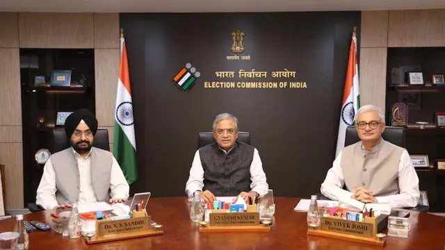 CJI सूर्यकांत ने चुनाव आयोग से पूछा: एड्रेस बदलने पर फॉर्म-6 क्यों जरूरी? 2 चुनाव आयोग के फॉर्म-6 चुनाव प्रक्रिया में मुख्य न्यायाधीश सूर्यकांत का सवाल
