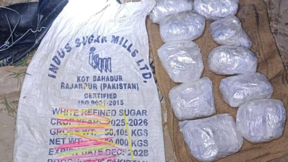पाकिस्तान से ड्रोन के जरिए हेरोइन और नकली नोट पकड़े जाने की घटना