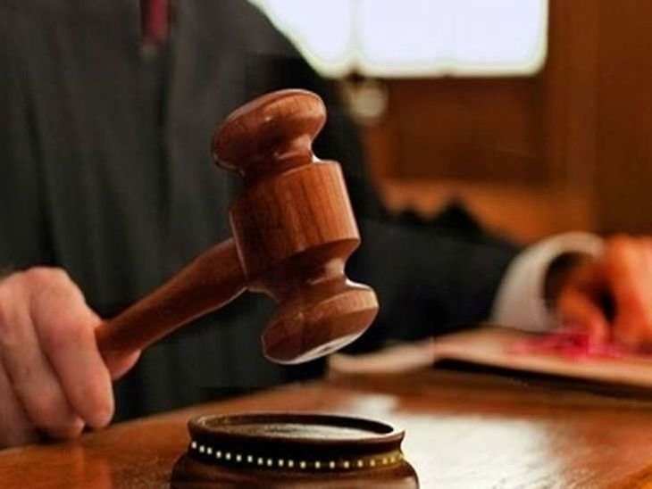 इंदौर हाई कोर्ट ने हटाई धाराओं में आदेश दिया और निगम अफसर पर 1 लाख जुर्माना लगाया