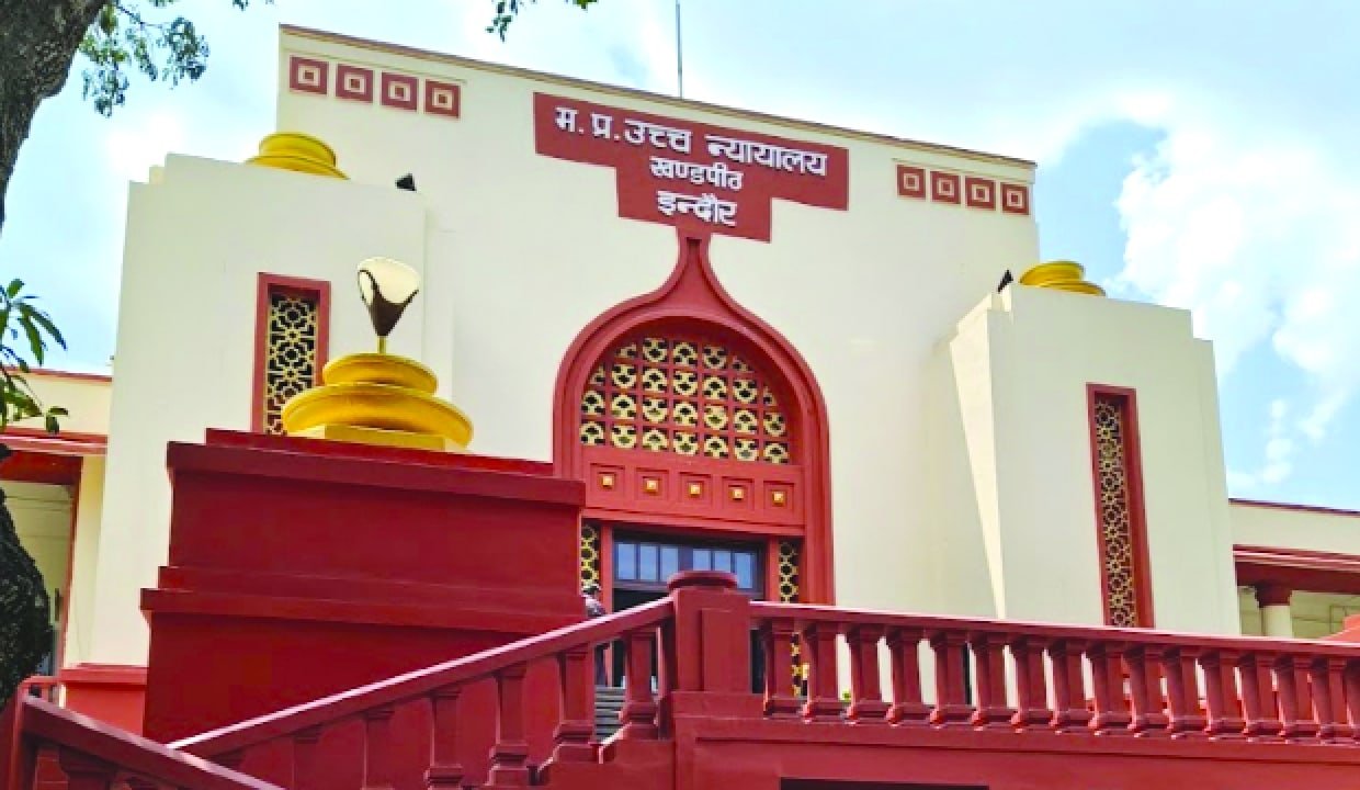 इंदौर हाईकोर्ट का अवैध होर्डिंग पर सख्त आदेश