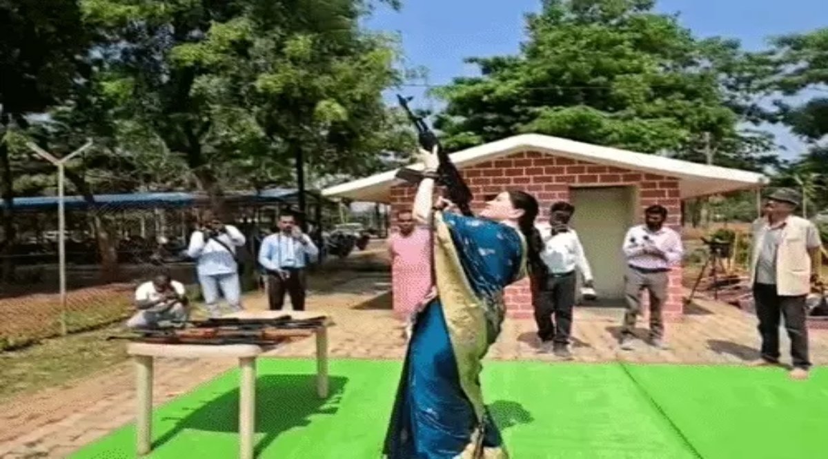 राजनांदगांव की महिला IPS अंकिता शर्मा से पुलिस मुख्यालय ने मांगा स्पष्टीकरण, दशहरे पर AK-47 से किया था फायर 2 आईपीएस अंकिता शर्मा AK-47 फायरिंग वीडियो वायरल
