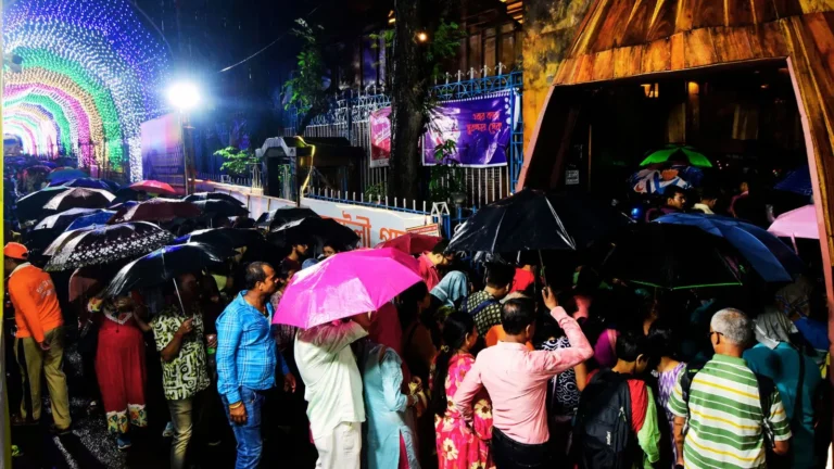कोलकाता के चोरबगान पूजा पंडाल में भगदड़ की घटना