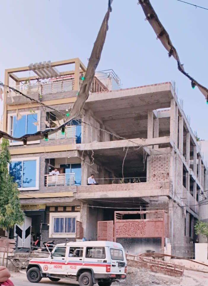 करोड़पति निकला इंदौर का प्रधान आरक्षक, 15 ठिकानों पर लोकायुक्त की एक साथ कार्रवाई