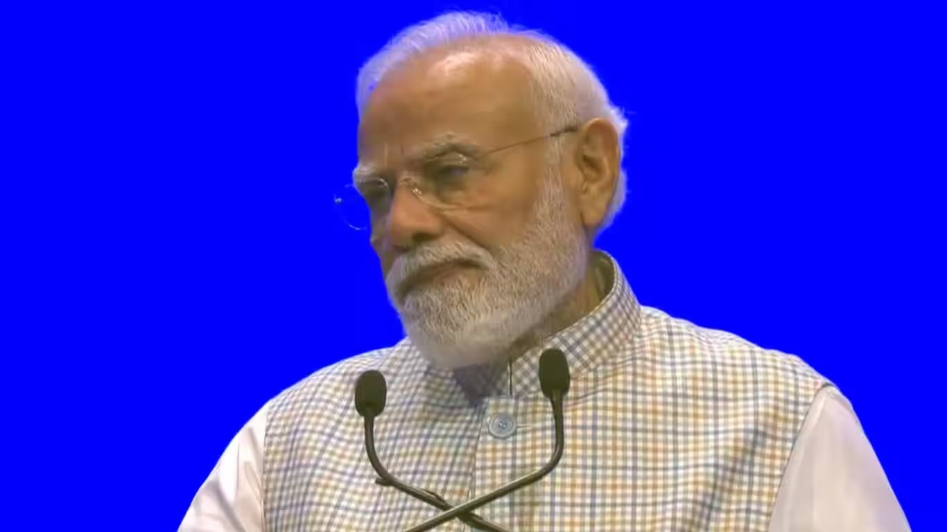मोबाइल कांग्रेस में मोदी का भाषण जिसमें बैंकिंग और अस्पताल सेवाओं को फोन में लाने की बात कही गई