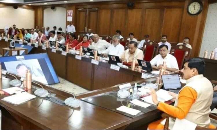 कैबिनेट की बैठक में सेवा संकल्प अभियान की समीक्षा, कई बड़े फैसलों पर लगी मुहर 1 भोपाल में कैबिनेट बैठक में सीएम मोहन यादव की अध्यक्षता और सेवा संकल्प अभियान