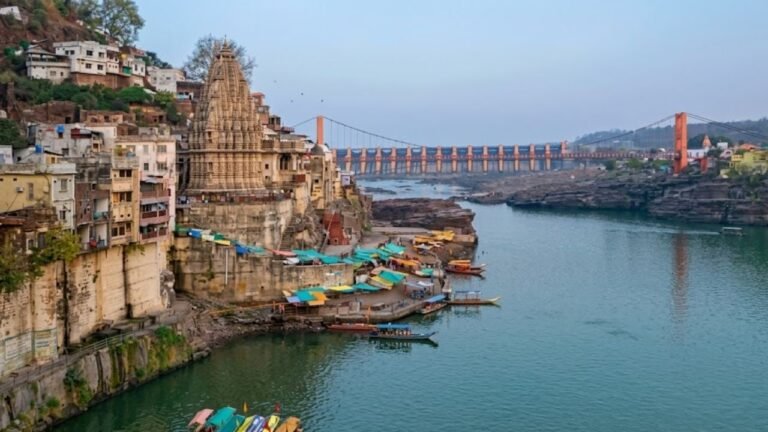 ओंकारेश्वर मंदिर विस्तार विवाद की वर्चुअल बैठक में अधिकारी और संत