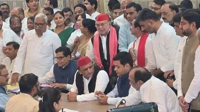 ओवैसी का सपा पर हमला और मुसलमानों की हिस्सेदारी पर बयान