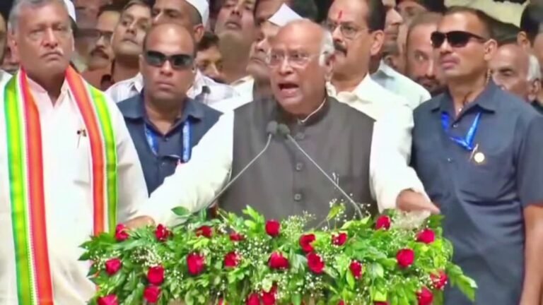 पटना में पीएम मोदी के पिता पर टिप्पणी को लेकर शिकायत