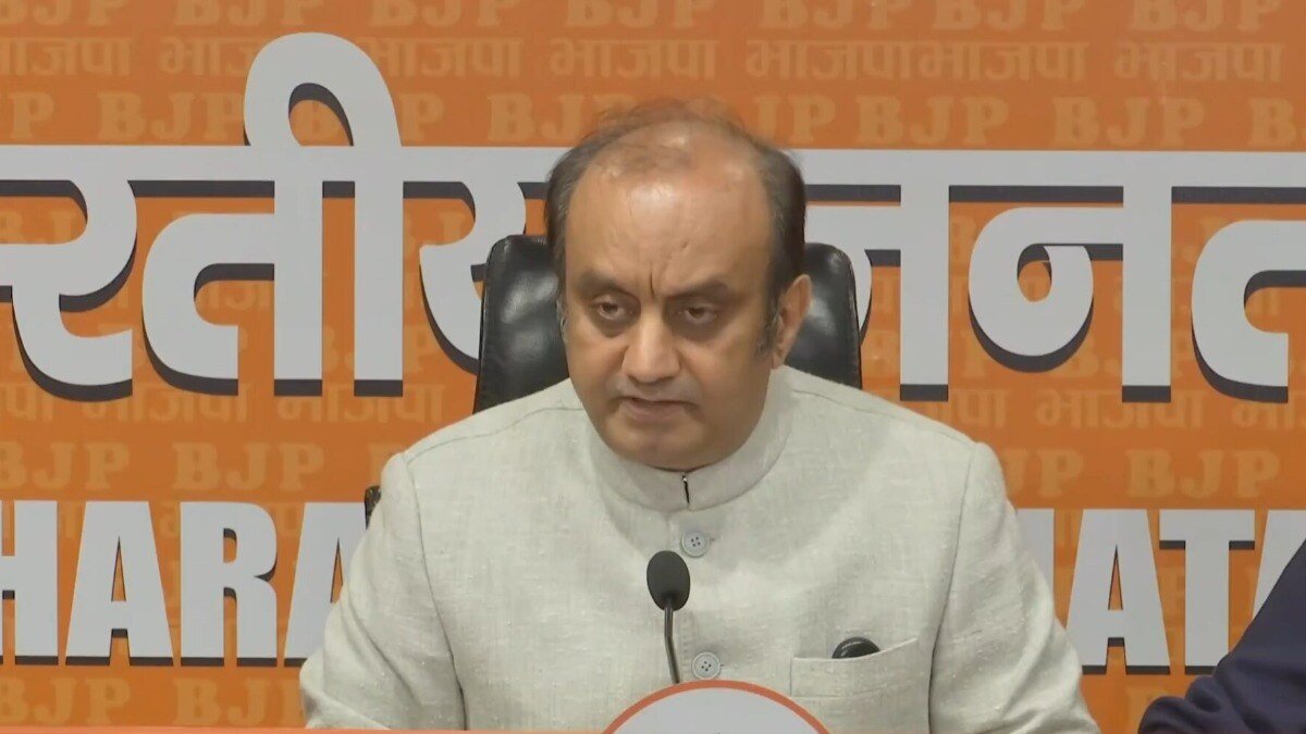सुधांशु त्रिवेदी का राहुल गांधी पर तंज, देश से चंपत होकर चंपा घूम रहे नेता प्रतिपक्ष