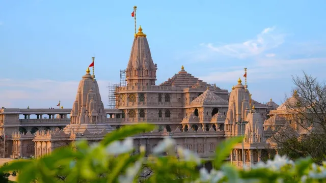 अयोध्या राम मंदिर में 1 नवंबर से दर्शन-आरती का समय बदलेगा, सुबह 4 से रात 10 बजे तक खुलेंगे पट 2 अयोध्या राम मंदिर में दर्शन-आरती का समय बदलता हुआ दृश्य
