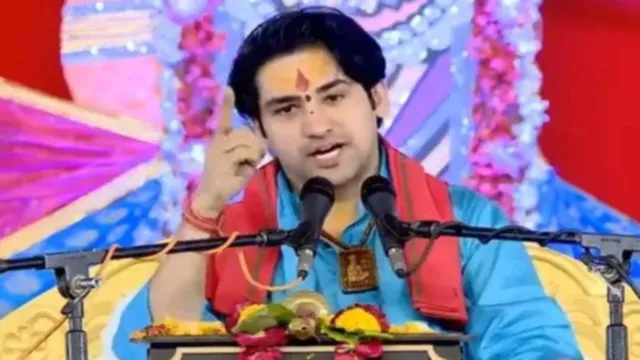 सनातन एकता रथ यात्रा के लिए बाबा बागेश्वर का तैयार भगवा रंग का रथ