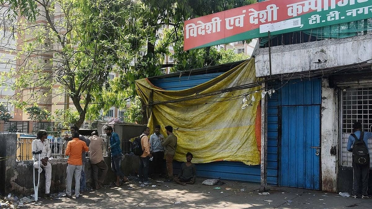 भोपाल में स्कूटी पर विदेशी शराब की सप्लाई की जब्ती