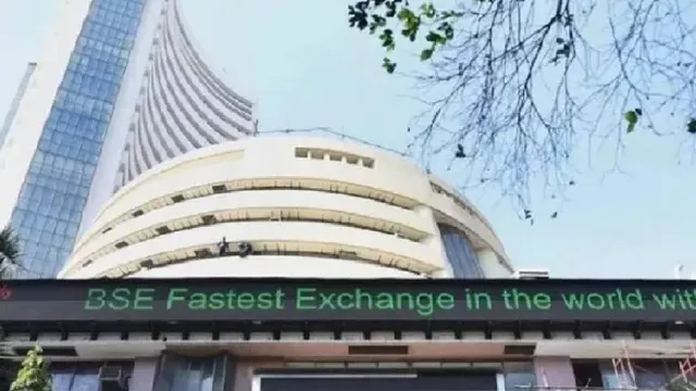 शेयर बाजार में गिरावट जारी, सेंसेक्स 125 अंक टूटा; निफ्टी 22600 के नीचे बंद 1 शेयर बाजार में गिरावट के दौरान सेंसेक्स और निफ्टी के स्तर