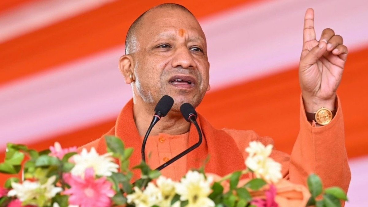 सीएम योगी का सपा और शिक्षा पर हमला करते हुए हिंदी में बयान