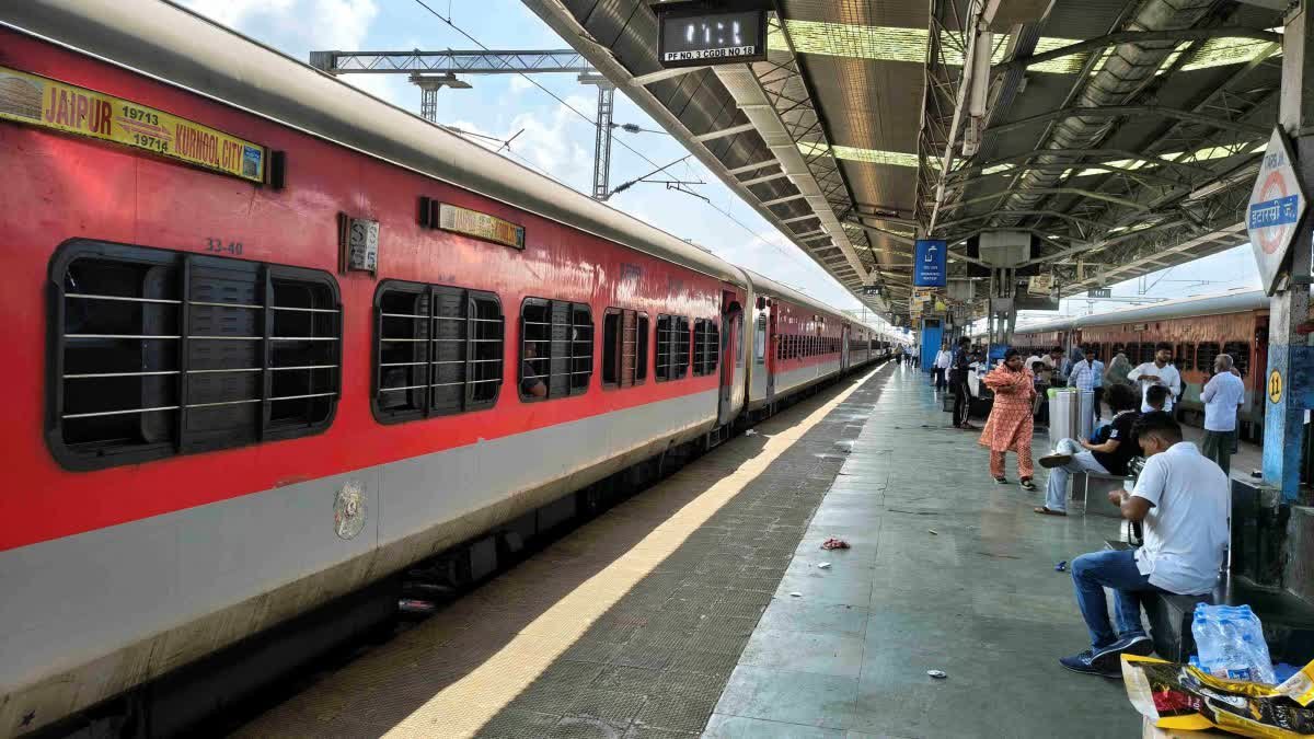 सागर: बीना-आगासौद के बीच तीसरी रेल लाइन के लिए 15 अक्टूबर तक 17 ट्रेनों का रूट बदलेगा 2 बीना-आगासौद तीसरी रेल लाइन निर्माण के लिए रेलवे ट्रेनों का रूट बदलाव