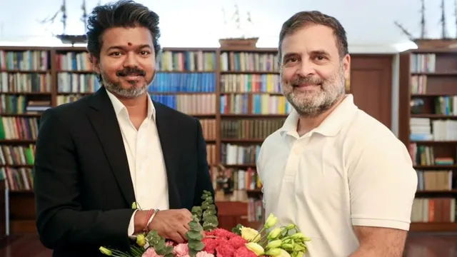 तमिलनाडु: सीएम विजय की पार्टी TVK ने इंडिया गठबंधन में शामिल होकर CEC पर हमला किया 2 तमिलनाडु में टीवीके इंडिया गठबंधन में शामिल होने का विरोध प्रदर्शन