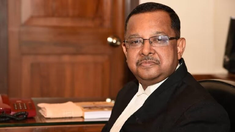मताधिकार से वंचित करना अनुच्छेद 14 और 326 का उल्लंघन