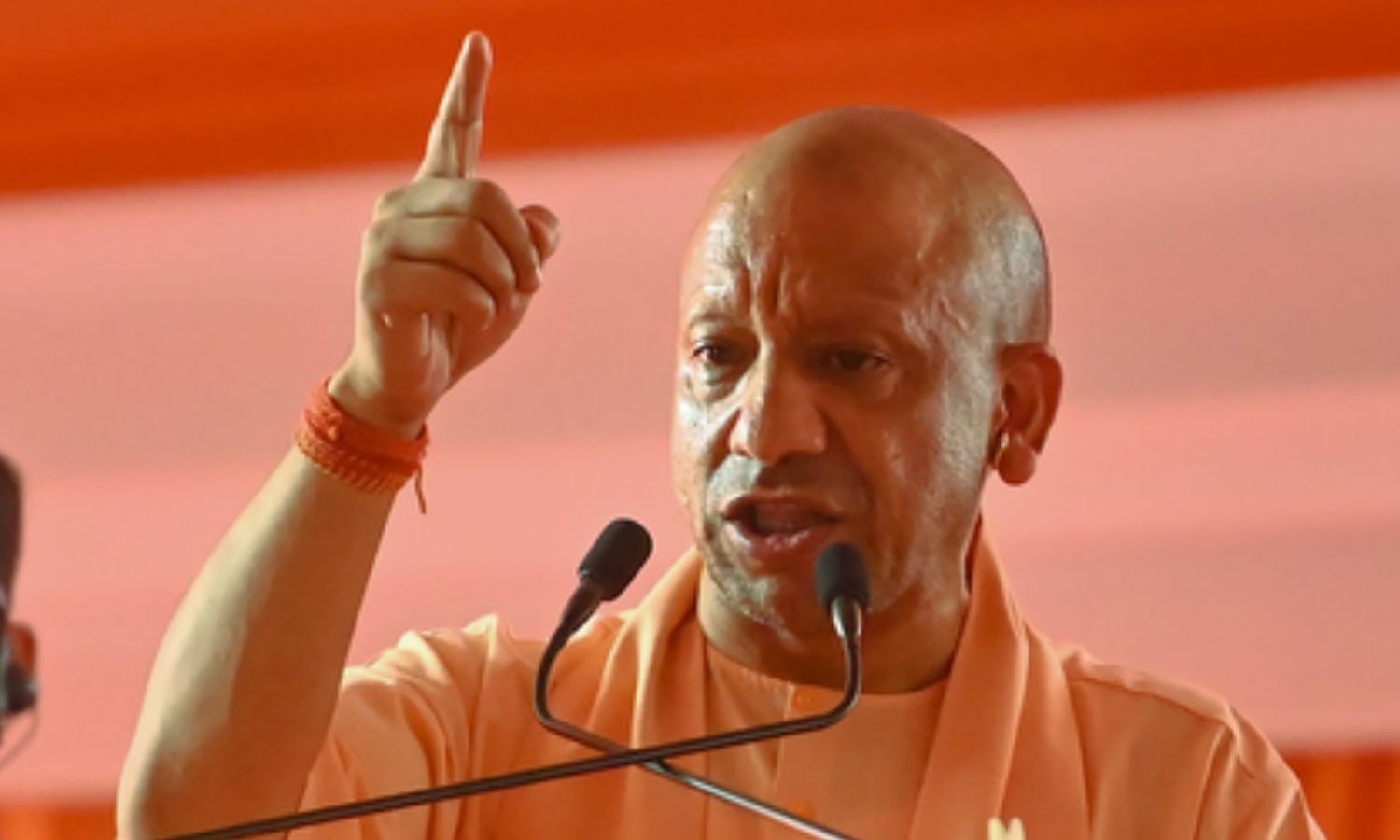 कानपुर में योगी आदित्यनाथ ने कहा- अखिलेश को घुसपैठियों से प्यार 1 कानपुर में योगी आदित्यनाथ का अखिलेश को घुसपैठियों से प्यार वाला हमला